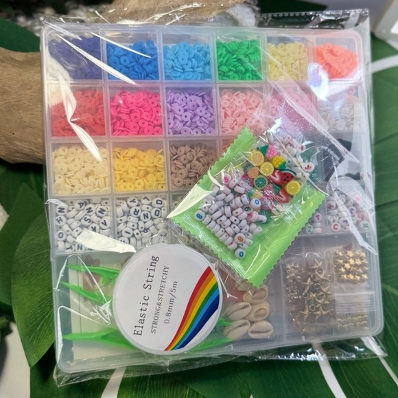 NEW! 5100 Pc Complete Jewelry Making Kit Beads Charms Friendship Bracelets Set - Picture 3 of 16